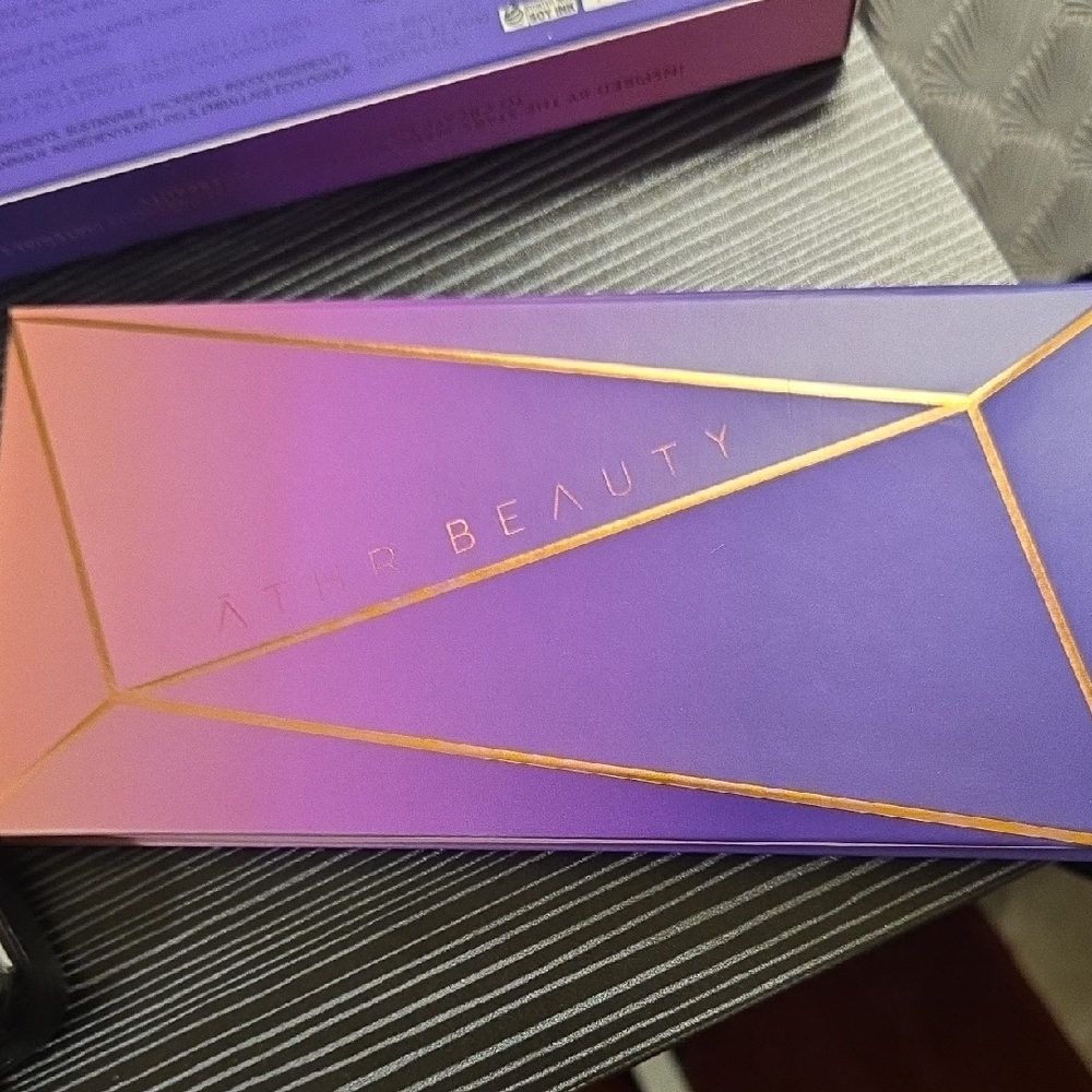 Moonlight Crystal Eyeshadow Palette - Purple and Pink - Picture 3 of 4